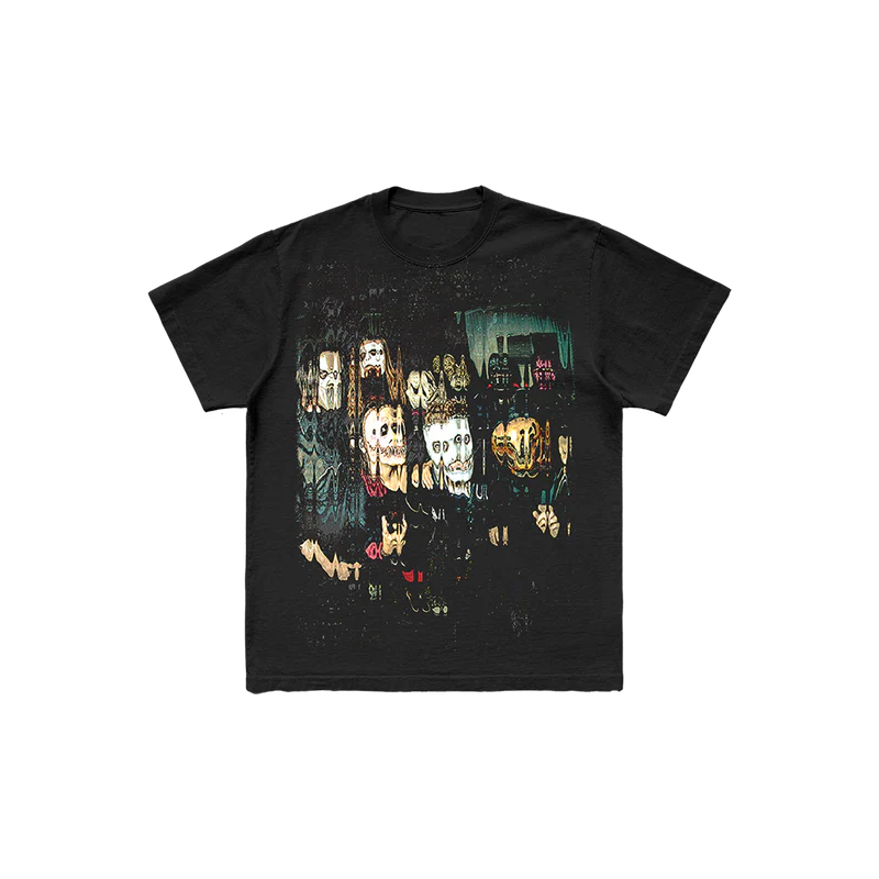 Embrace the chaos with the 'Glitch Photo' Slipknot t-shirt. This black tee showcases a dynamic glitch-inspired graphic on the front and the iconic 25th anniversary tribal S logo on the back. Ideal for fans who want to merge cutting-edge design with a tribute to Slipknot’s enduring legacy. Get yours today and stand out!