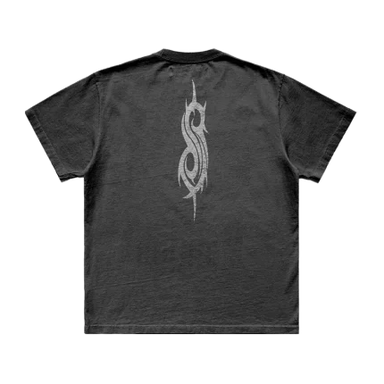 slipknot logo on theback of the t shirt